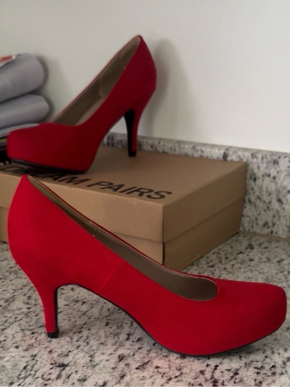 Women’s Red Suede Mid-Heel Pumps
